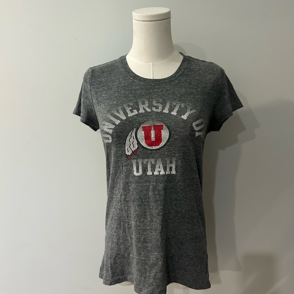 PINK Victoria's Secret Gray Fitted Short Sleeve Utah T-Shirt